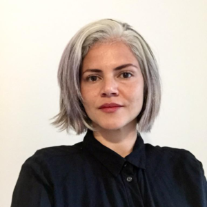 headshot of Roberta Bueno